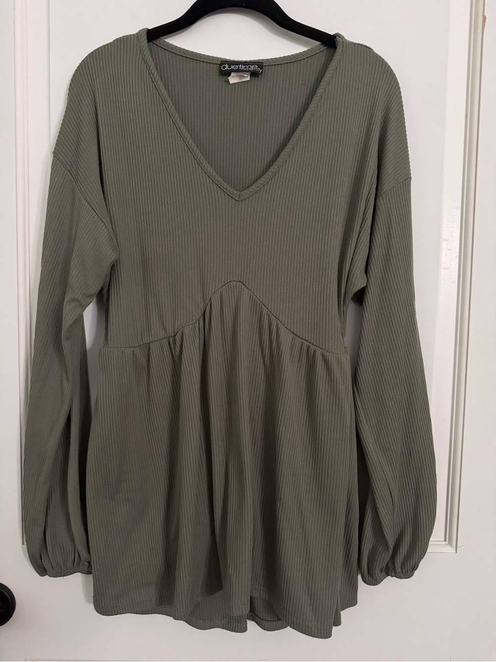 Size large long sleeve maternity top